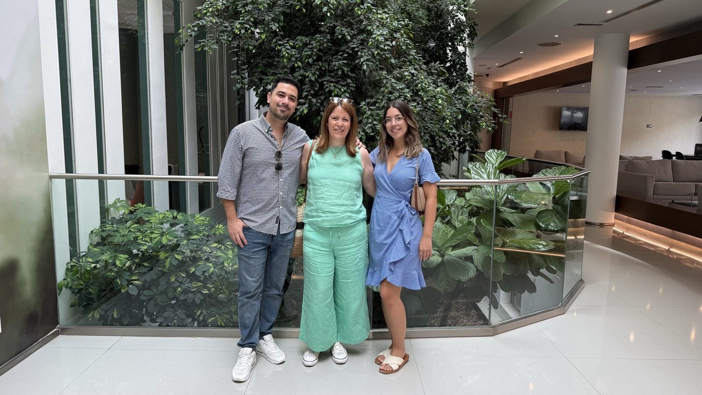 Llegada de los creadores de contenido al hotel para el fam trip por Huesca
